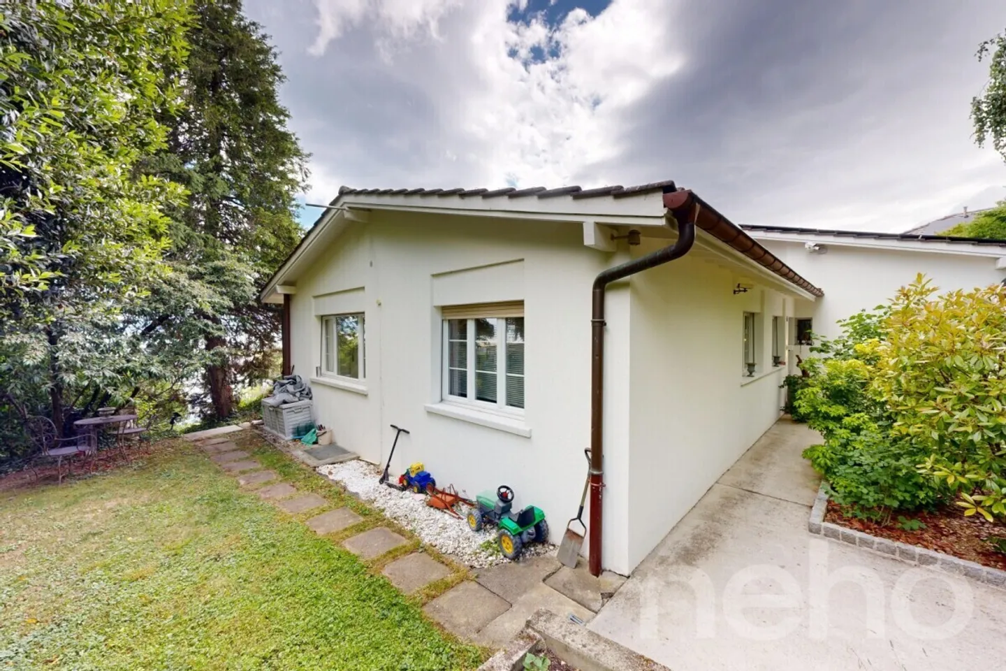 Außergewöhnliche zeitgenössische Villa mit Pool und Blick auf den Neuenburgersee - Foto 12 von 12