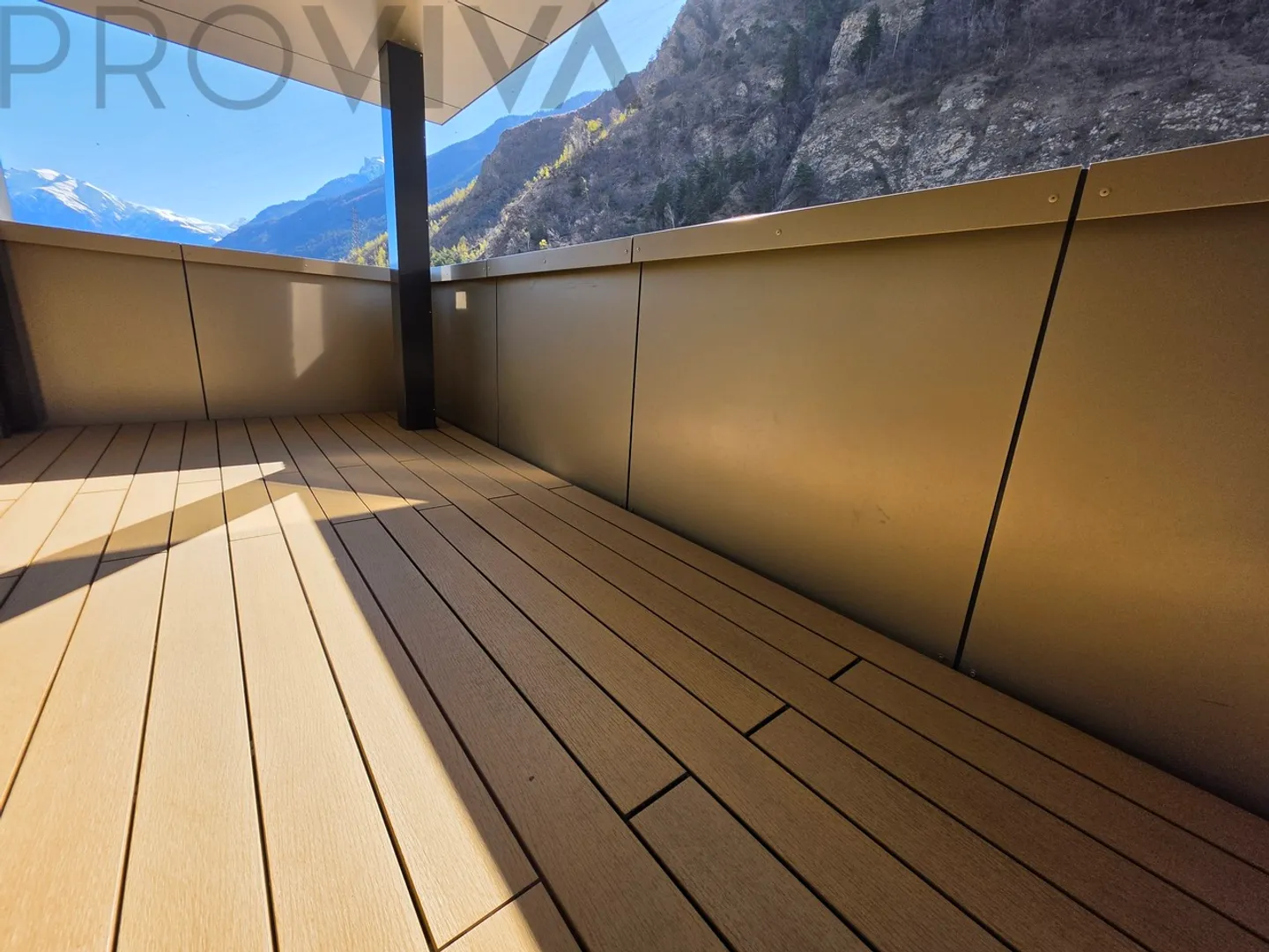 Spazioso, luminoso con grande balcone - Foto 12 di 14