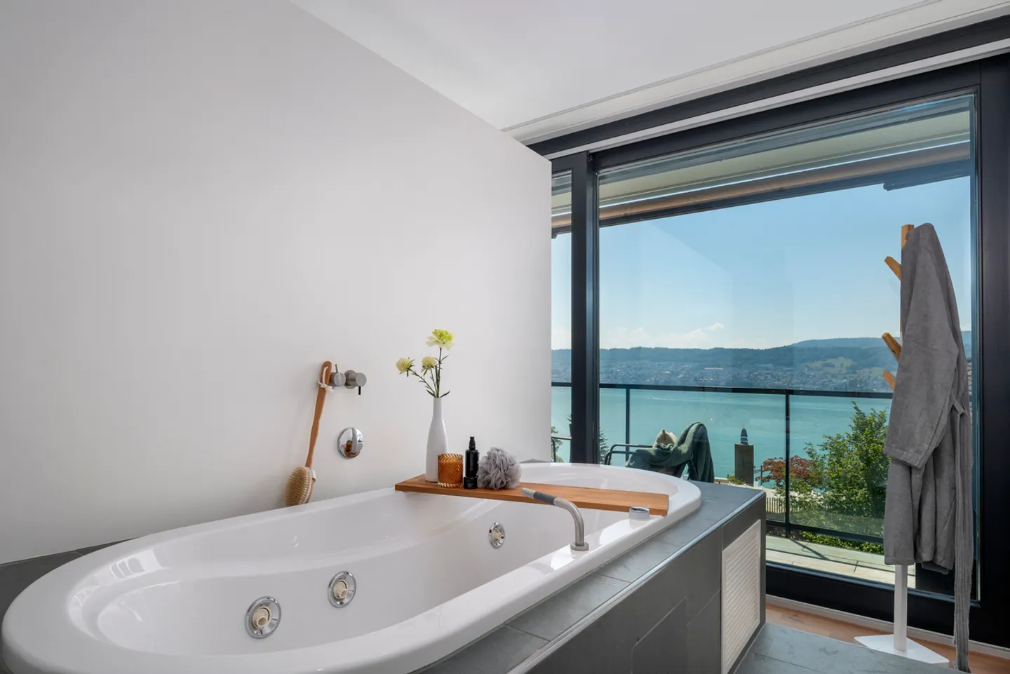 Luxuriöse Attika-Wohnung mit Seeblick - Foto 8 von 14