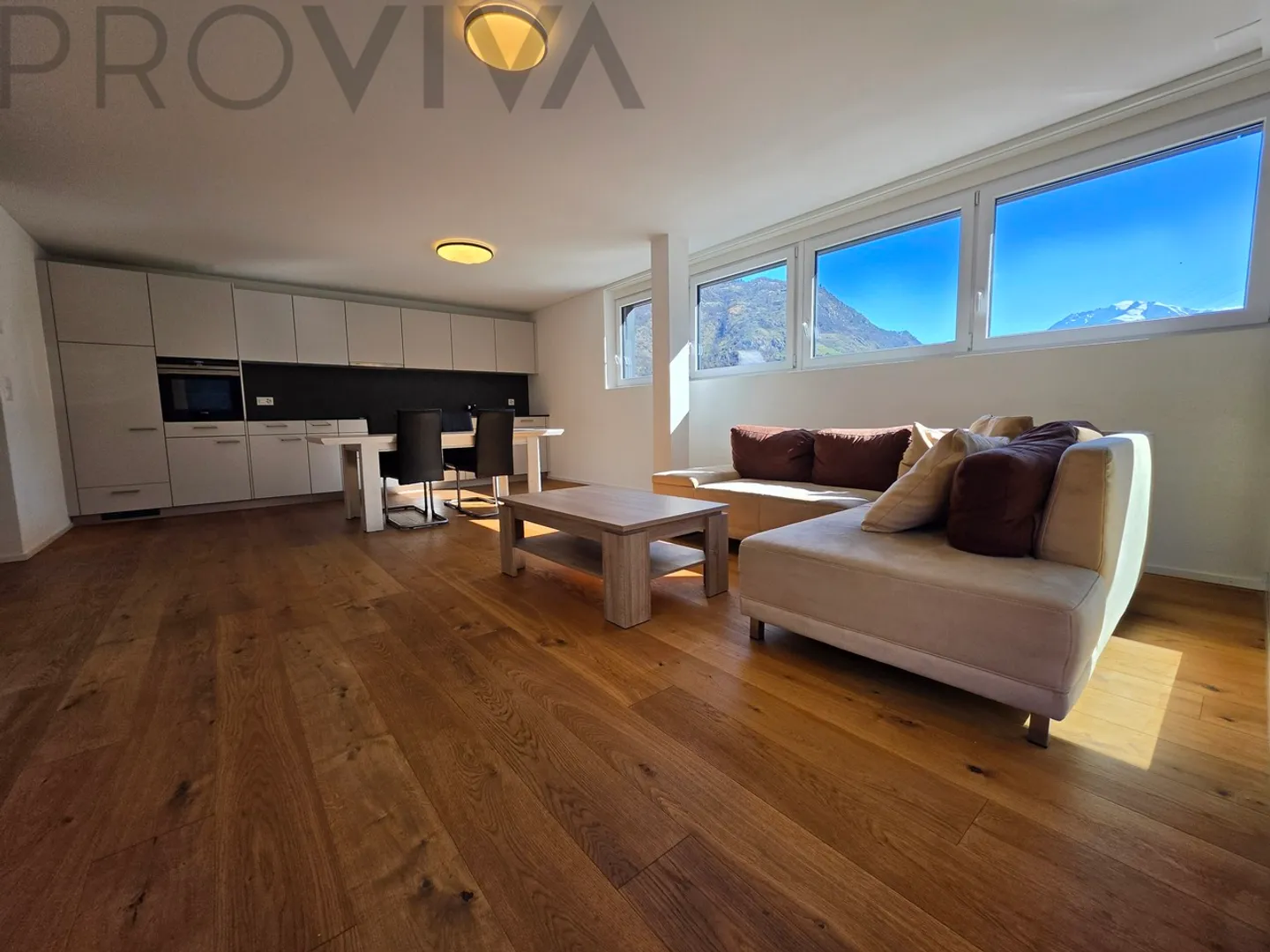 Spazioso, luminoso con grande balcone - Foto 13 di 14