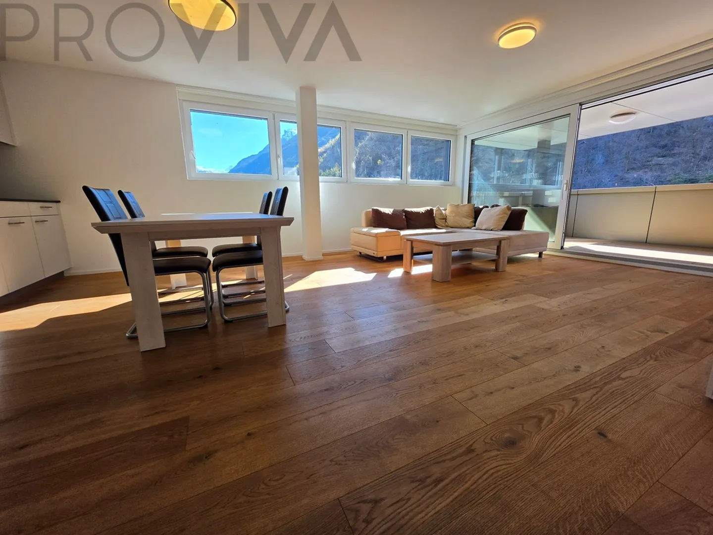 Spazioso, luminoso con grande balcone - Foto 14 di 14