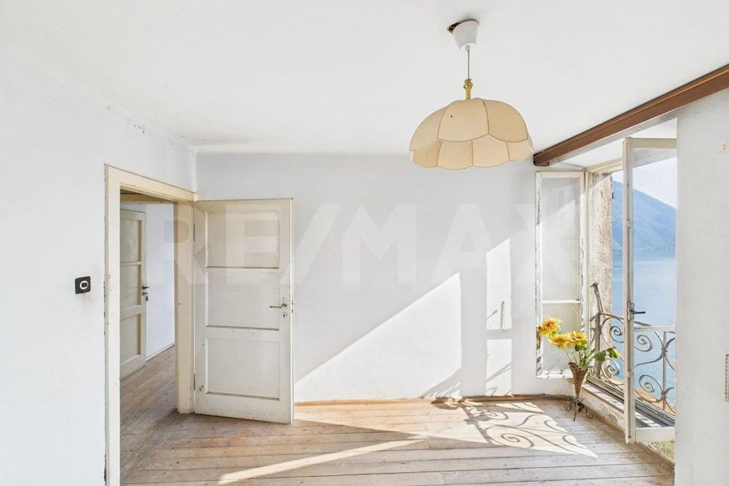 Oggetto di ristrutturazione: Casa e Rustico a Gandria con una magnifica vista sul lago! - Foto 7 di 11