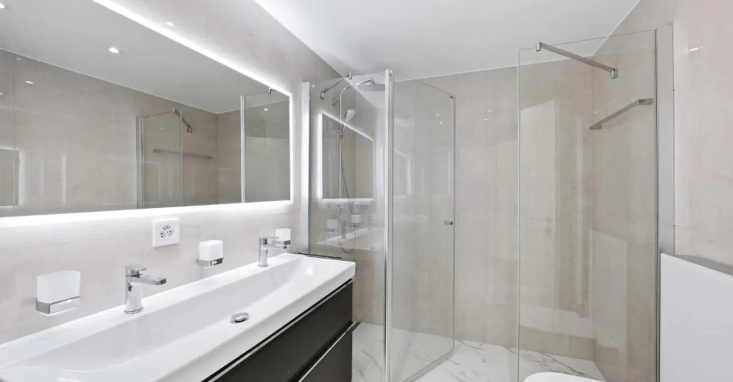 Exceptional Apartment with Lake View - Photo 6 of 10