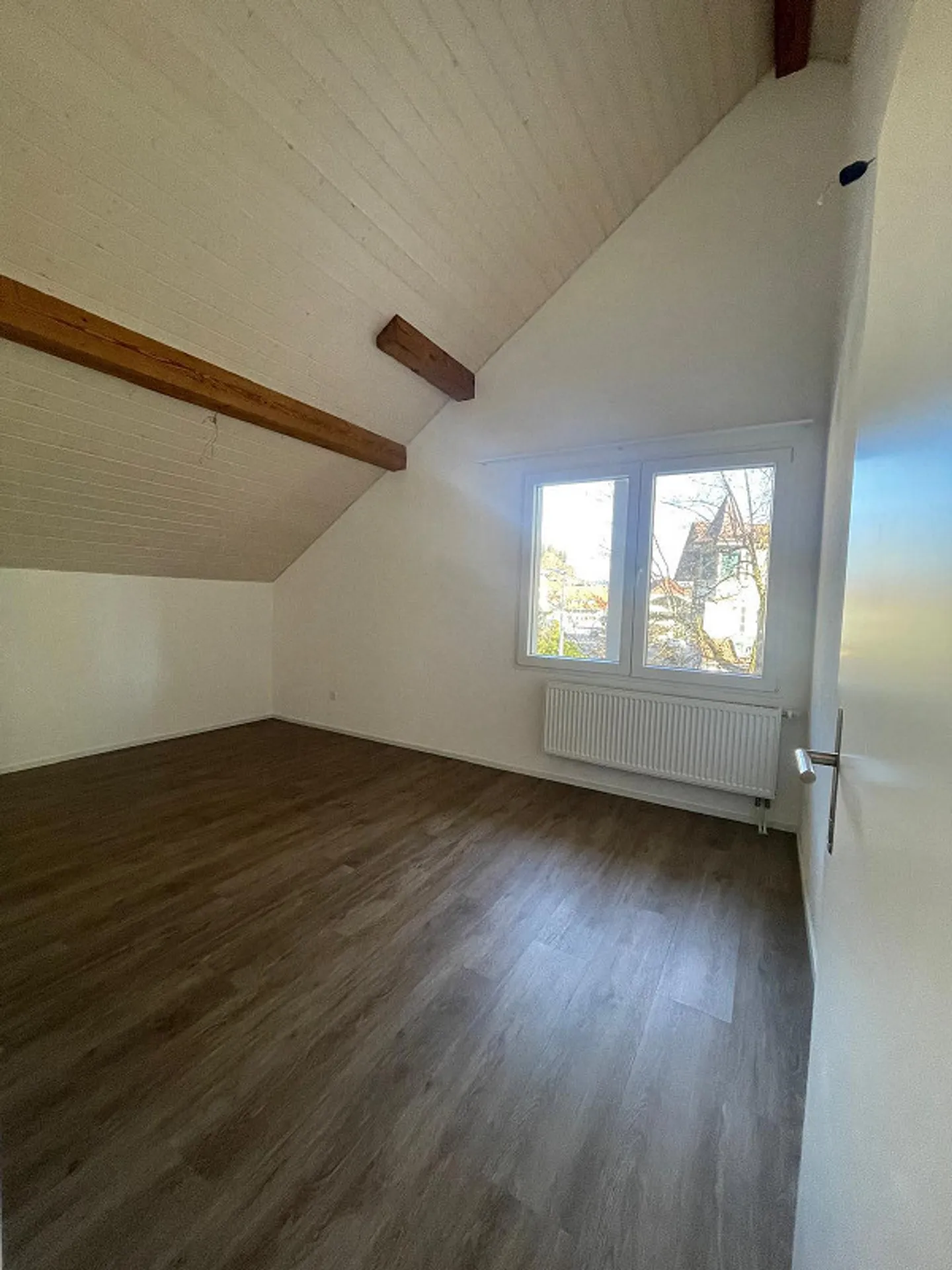 Appartement penthouse moderne de 3 pièces avec balcon à Oberdiessbach - Photo 5 sur 5