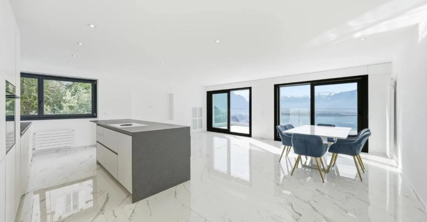 Exceptional Apartment with Lake View - Photo 2 of 10