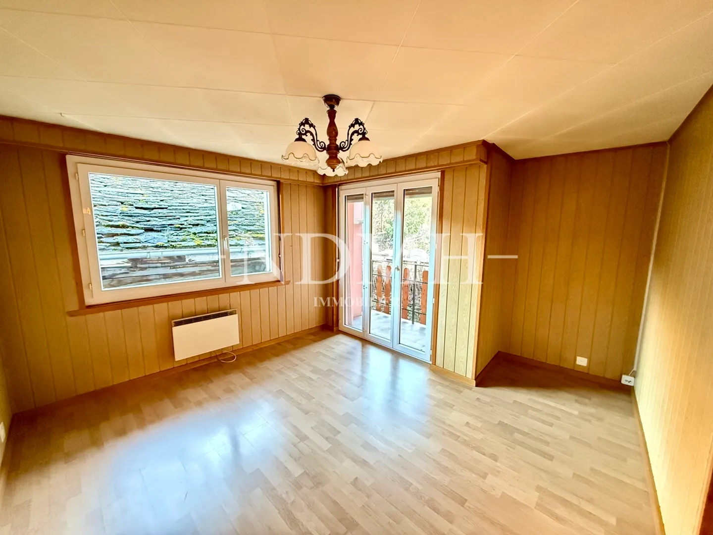 Geräumige 4,5-Zimmer-Wohnung im Herzen des Dorfes - Foto 1 von 9