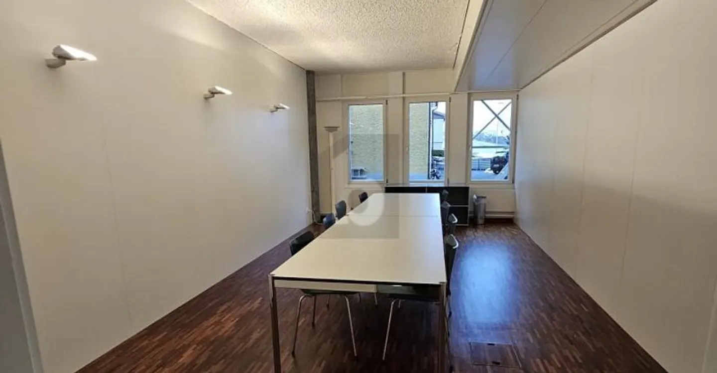 SPACIOUS OFFICE SPACE - Photo 4 of 6