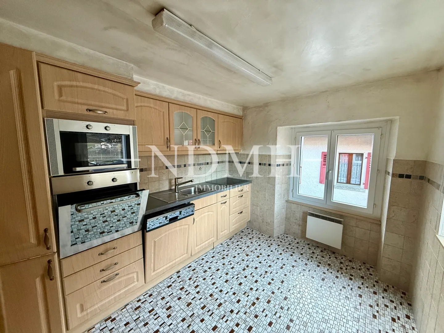 Geräumige 4,5-Zimmer-Wohnung im Herzen des Dorfes - Foto 4 von 9