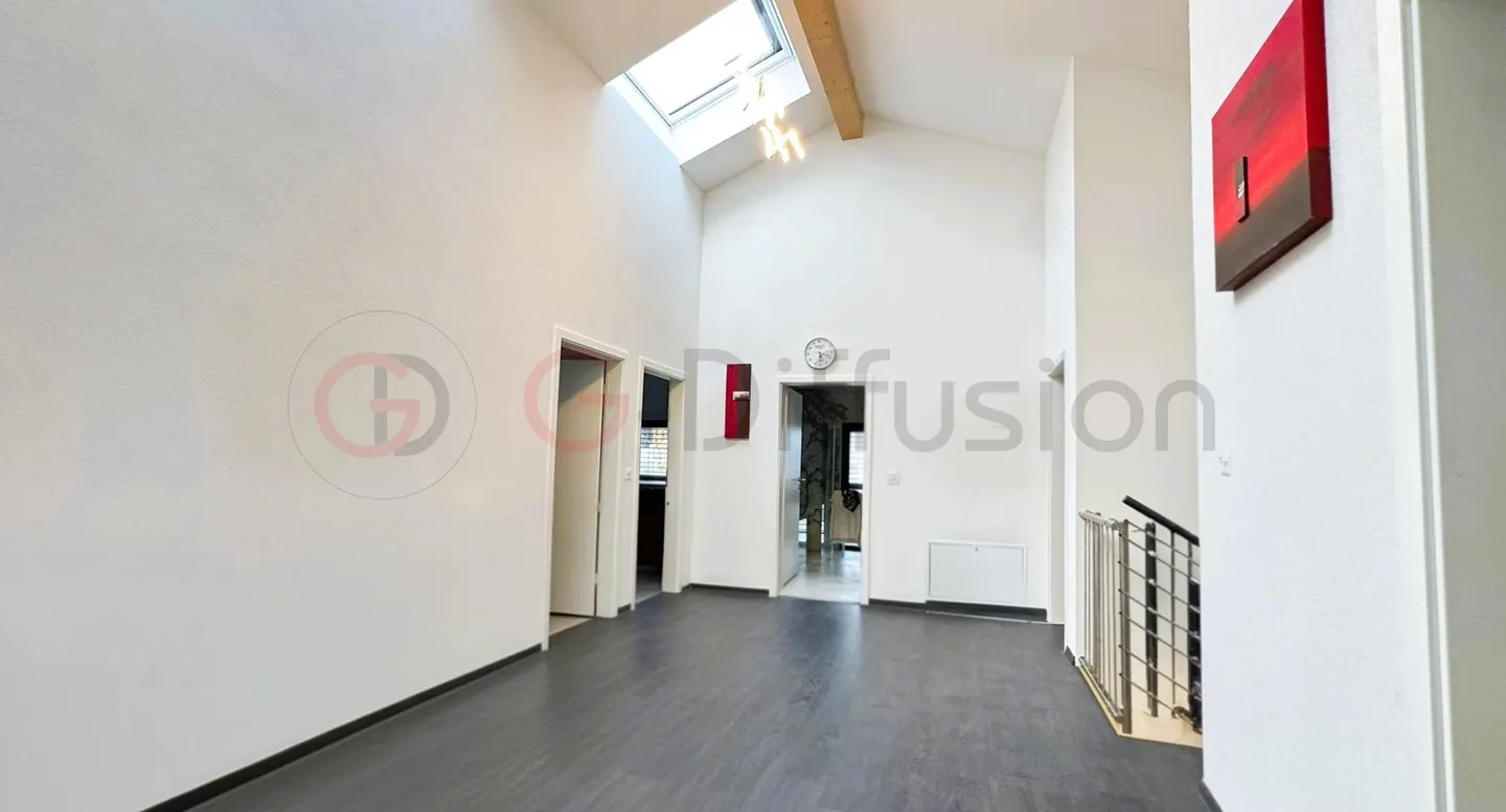 Elegante villa familiare con terrazza/giardino, parcheggi e alta prestazione - Foto 5 di 9