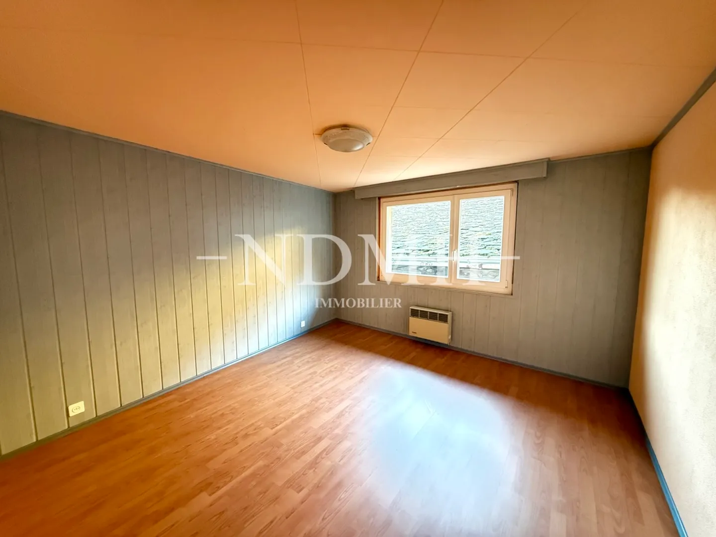 Geräumige 4,5-Zimmer-Wohnung im Herzen des Dorfes - Foto 3 von 9