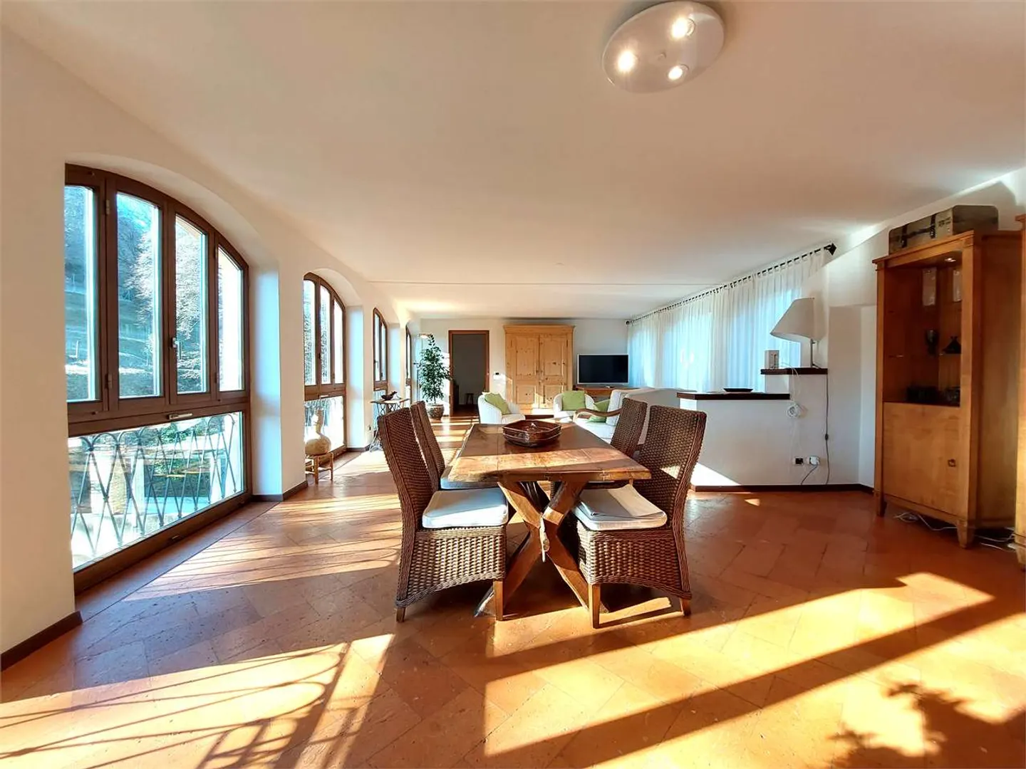 Elegant Penthouse with Lake View - Photo 2 of 14