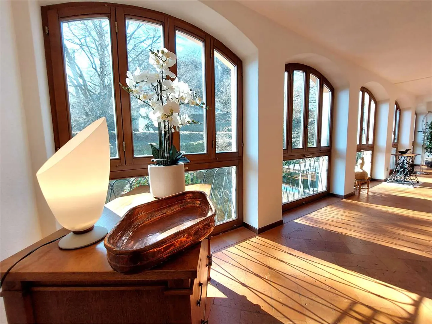 Elegant Penthouse with Lake View - Photo 3 of 14