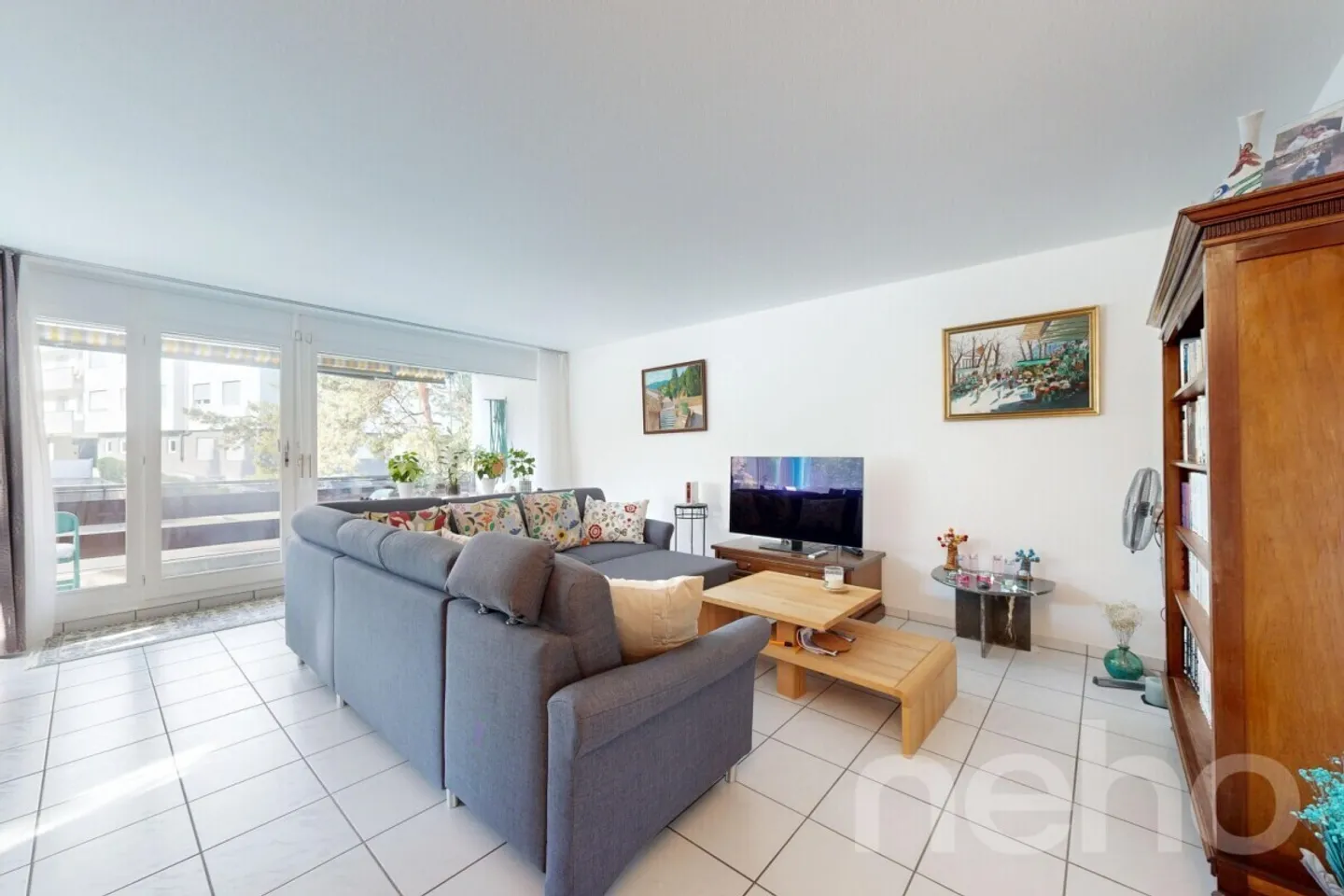Appartamento ristrutturato di 4,5 locali con balcone a Nidau - Foto 2 di 12