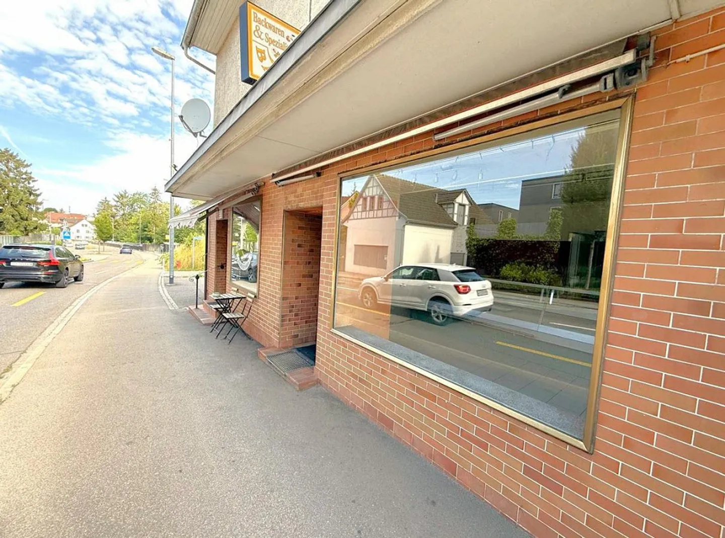 Espace de vente avec grande vitrine dans un emplacement de choix à Bottighofen - Photo 6 sur 13