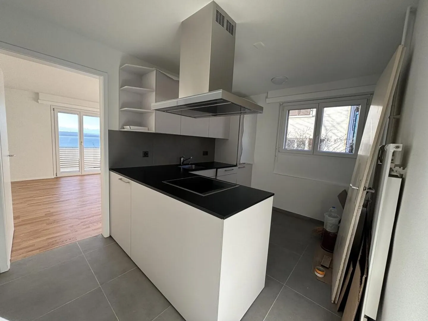 2081 - Superb renovated 4-room apartment on the 1st floor - Photo 3 of 9