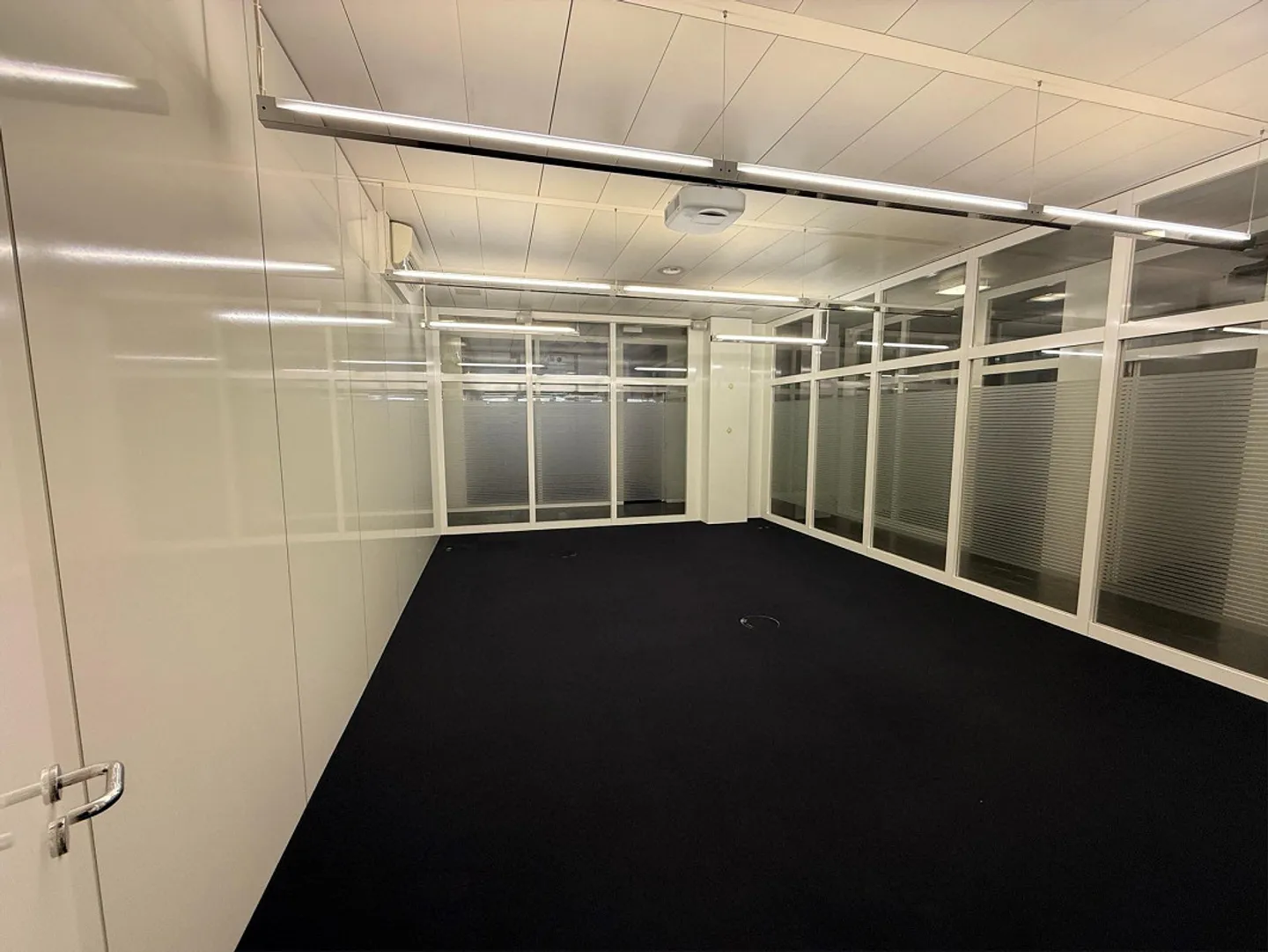 Spazi per uffici flessibili e luminosi con finiture di alta qualità - Foto 4 di 8