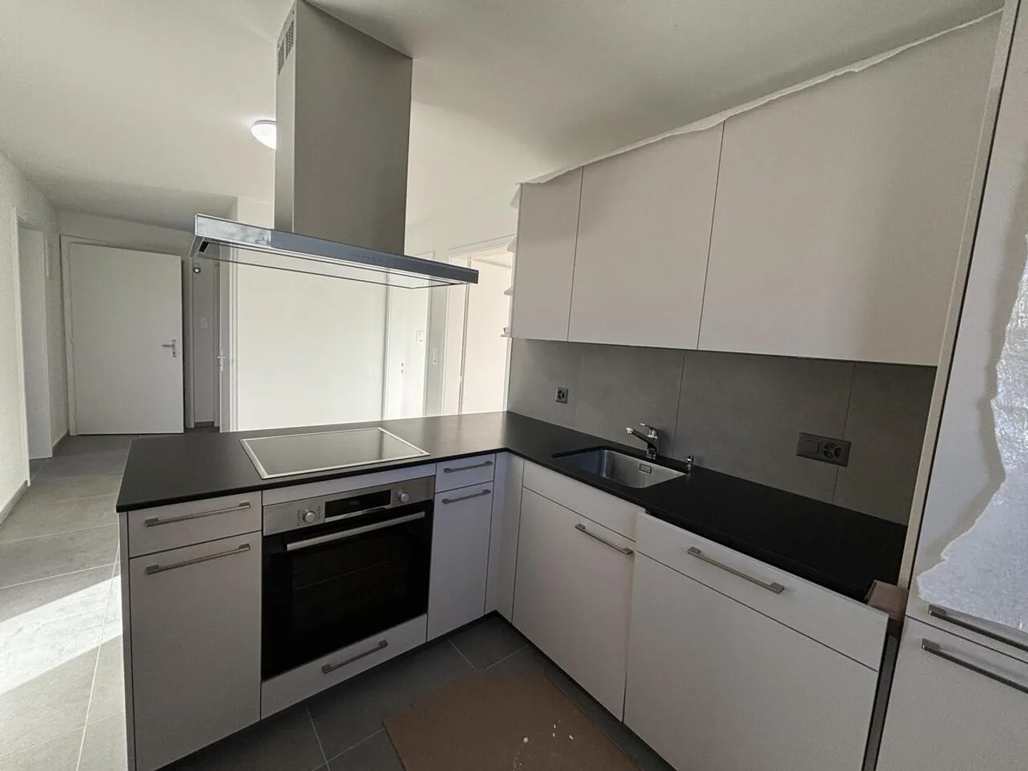 2081 - Superb renovated 4-room apartment on the 1st floor - Photo 4 of 9