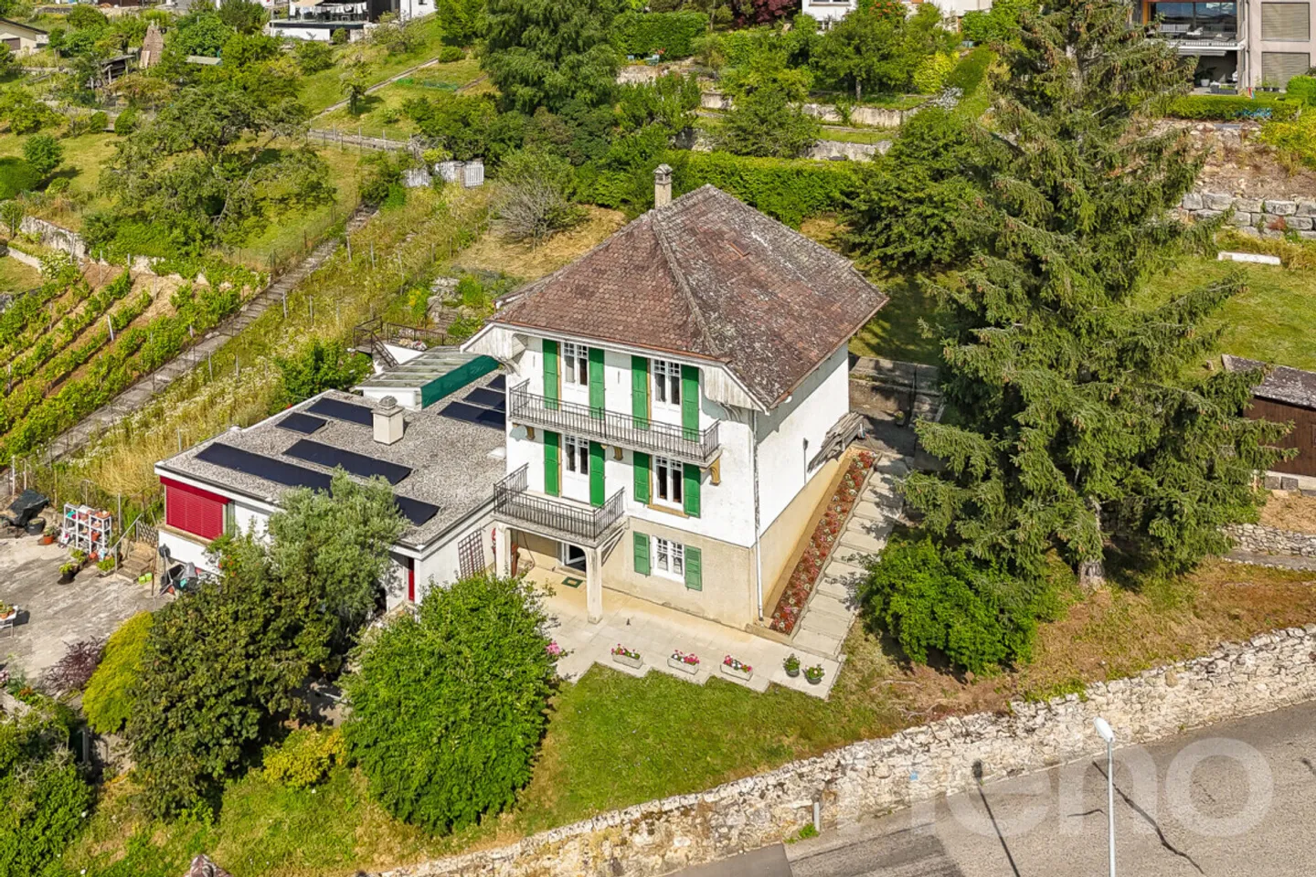 Grande Casa con vista parziale sul lago e alto potenziale di sviluppo - Foto 3 di 12