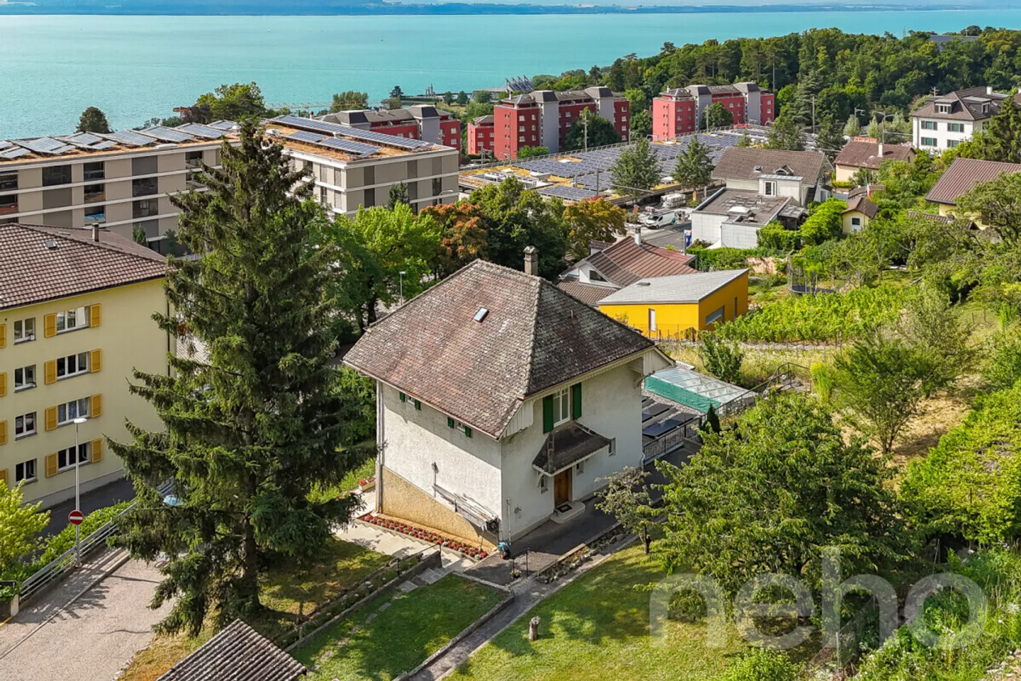 Grande Casa con vista parziale sul lago e alto potenziale di sviluppo - Foto 1 di 12