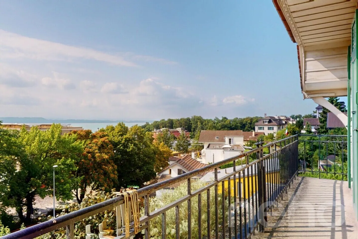 Grande Casa con vista parziale sul lago e alto potenziale di sviluppo - Foto 2 di 12