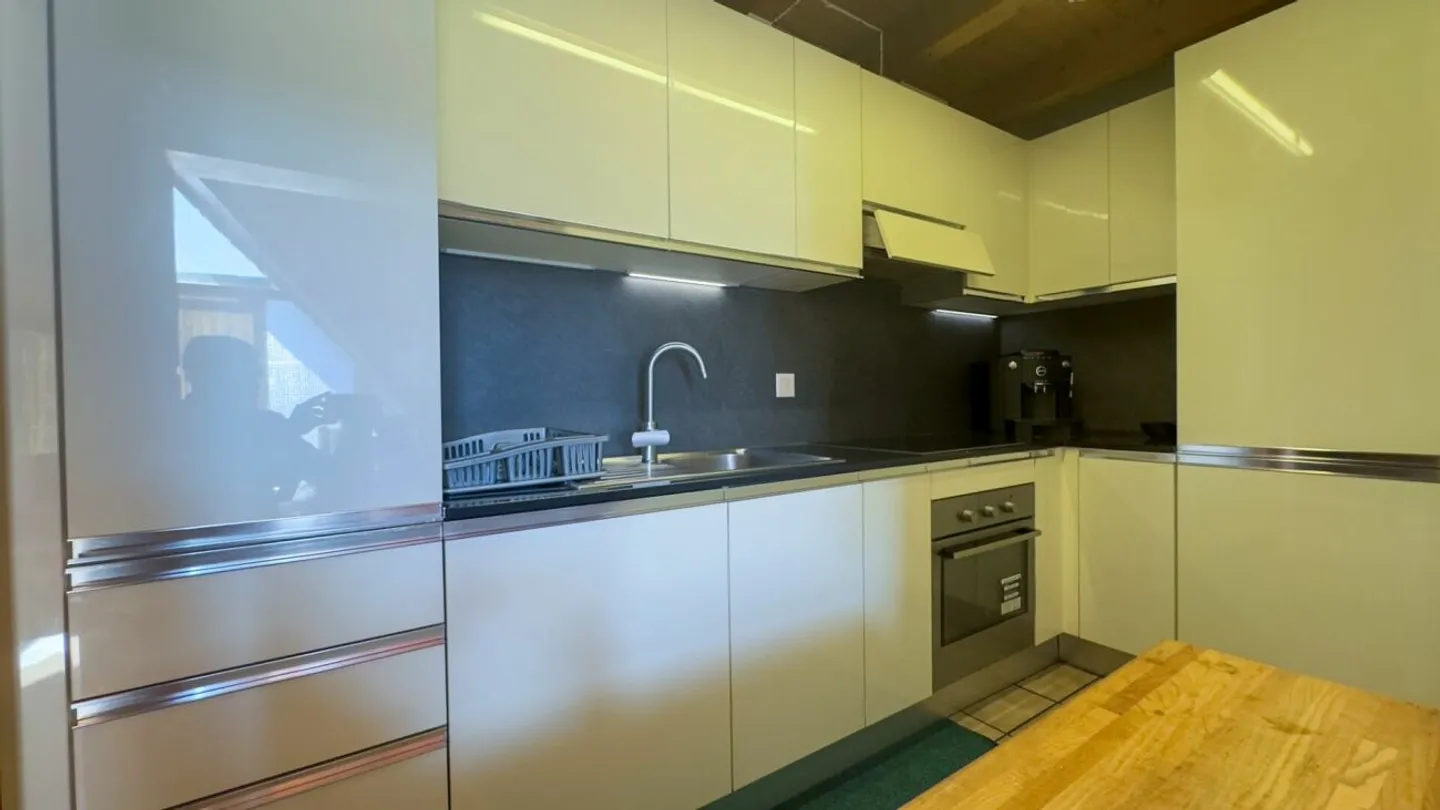 Charmante Dachwohnung in Aarwangen - Foto 2 von 9