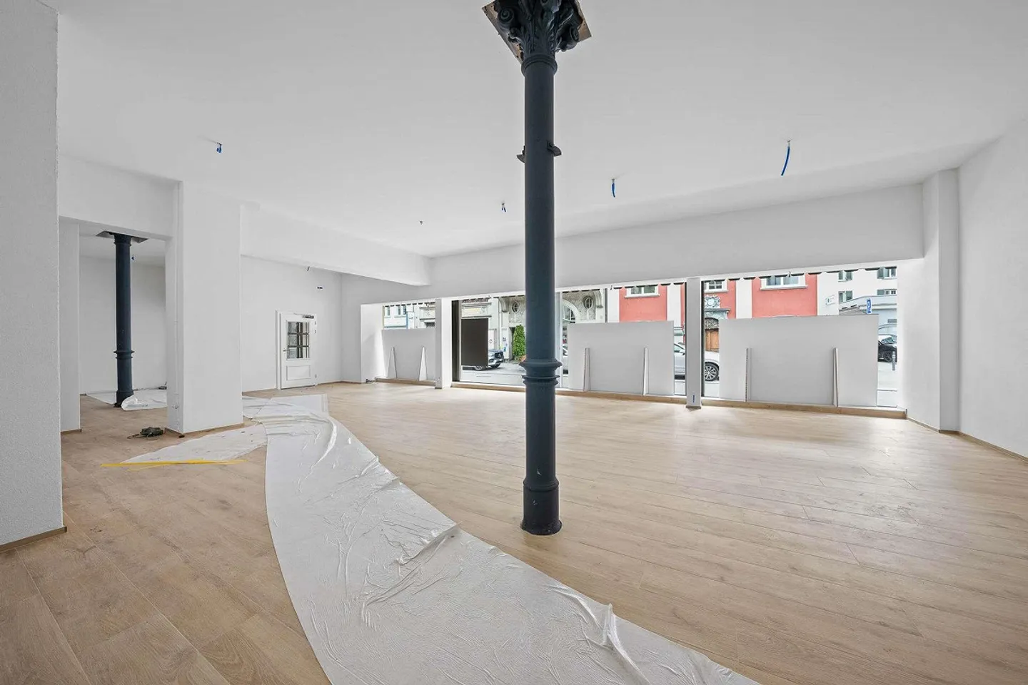 Attractive Commercial Unit 170 m², freshly renovated - Photo 3 of 12