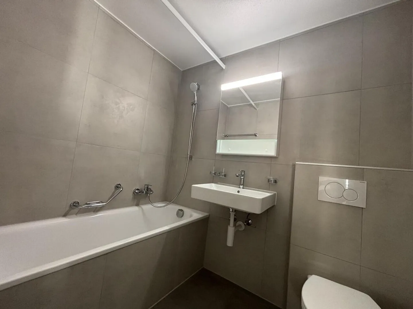 2081 - Superb renovated 4-room apartment on the 1st floor - Photo 7 of 9