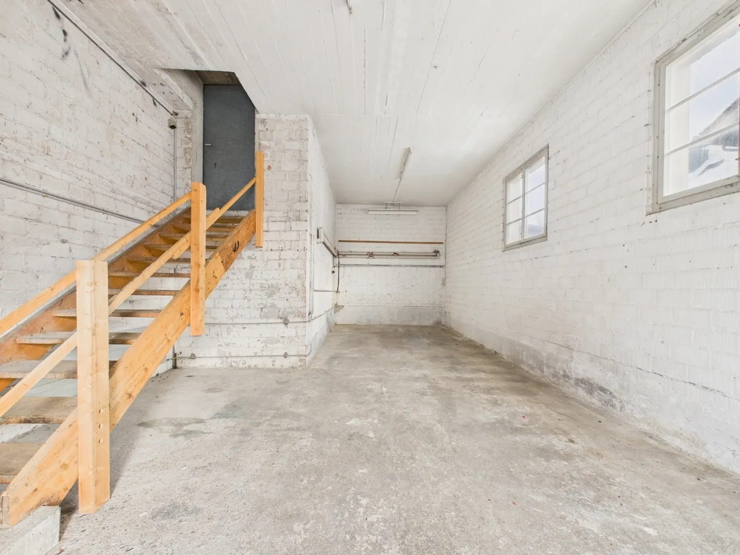 Ampia casa colonica di 7,5 stanze con grande potenziale di ampliamento a Theilingen - Foto 12 di 13