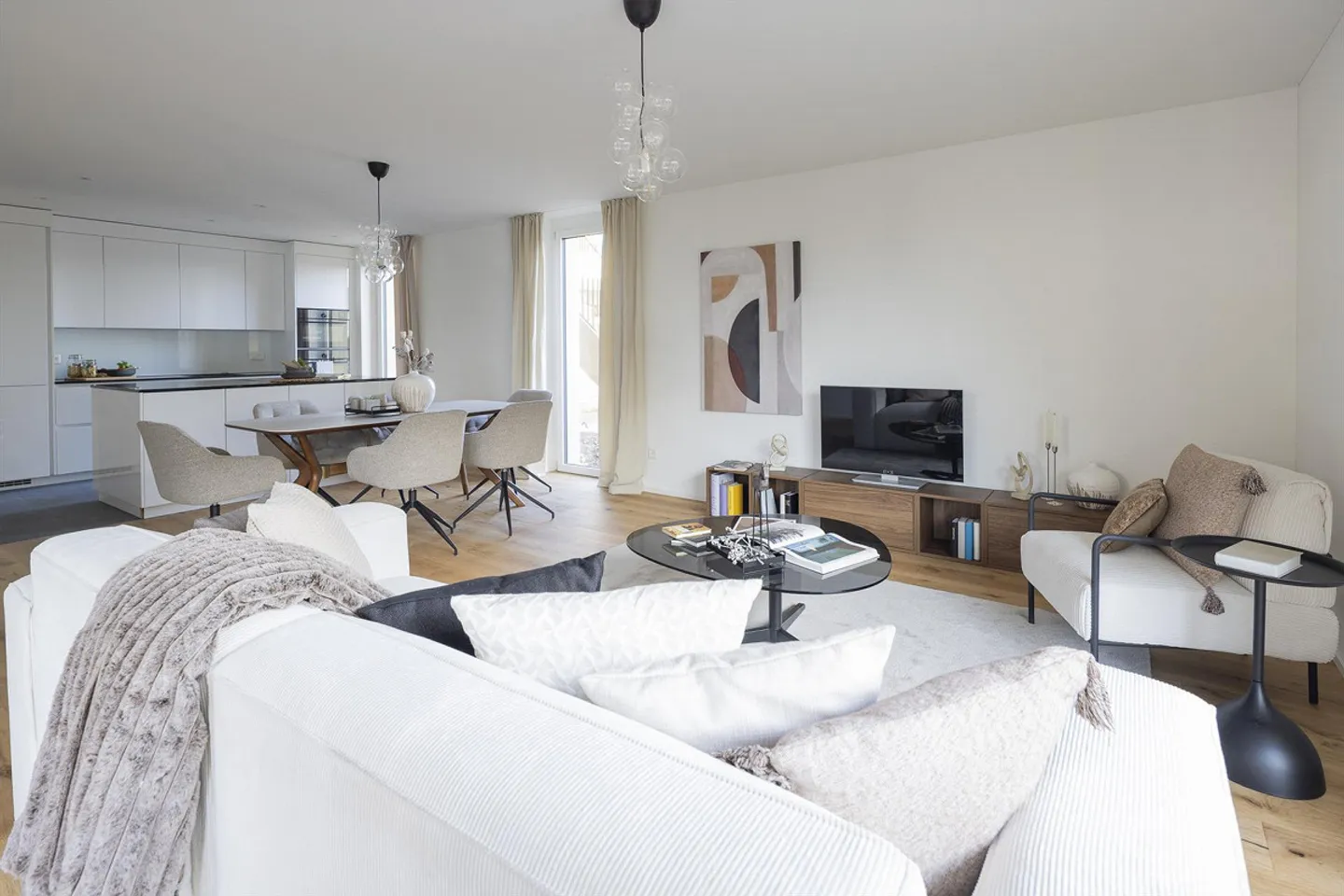 Modern Apartment with Private Terrace - Photo 2 of 12