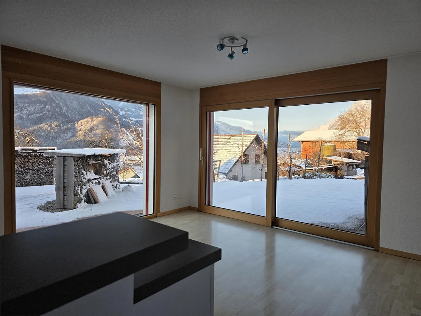 Appartamento accogliente con 3 stanze in una posizione tranquilla e elevata - Foto 1 di 1