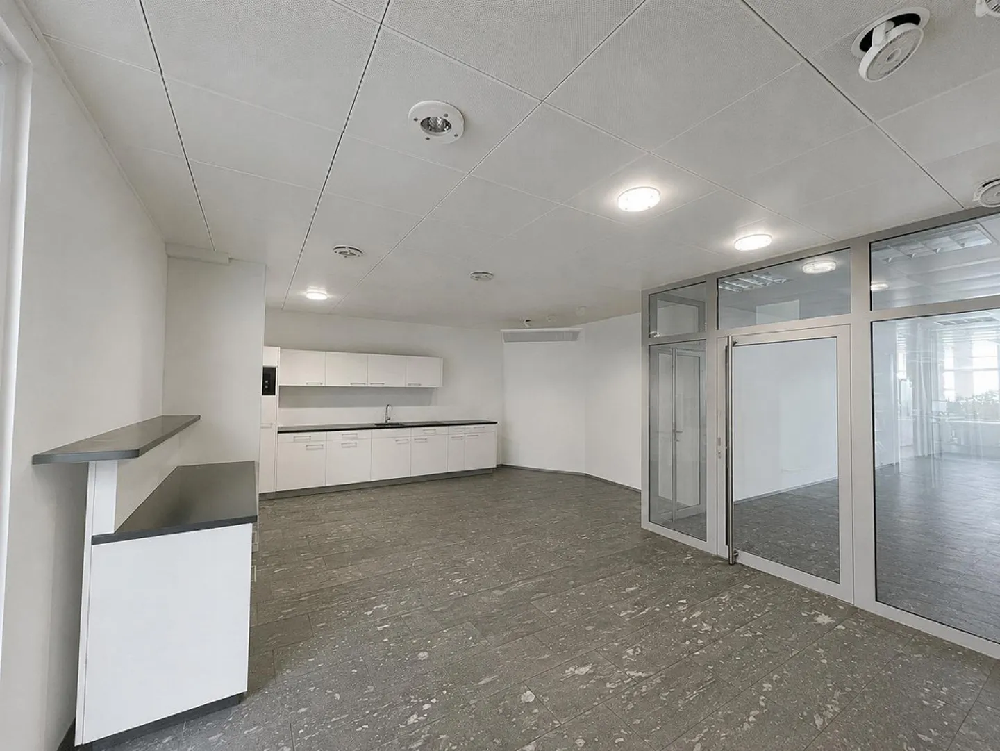 Modern and flexible office spaces with plenty of daylight - Photo 2 of 13