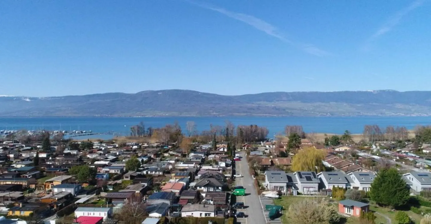 Helles Penthouse mit großer Terrasse und Seeblick - Cheyres - Foto 2 von 10