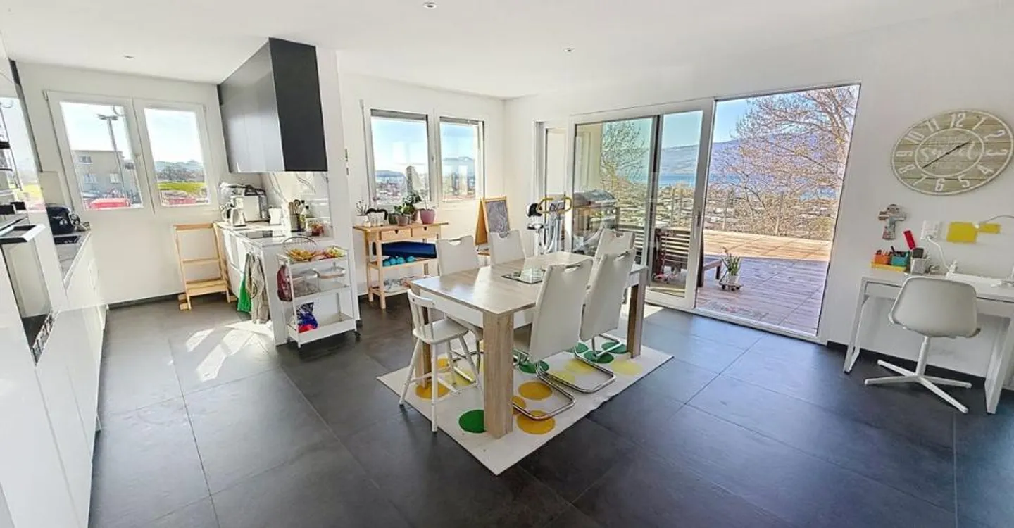 Helles Penthouse mit großer Terrasse und Seeblick - Cheyres - Foto 3 von 10