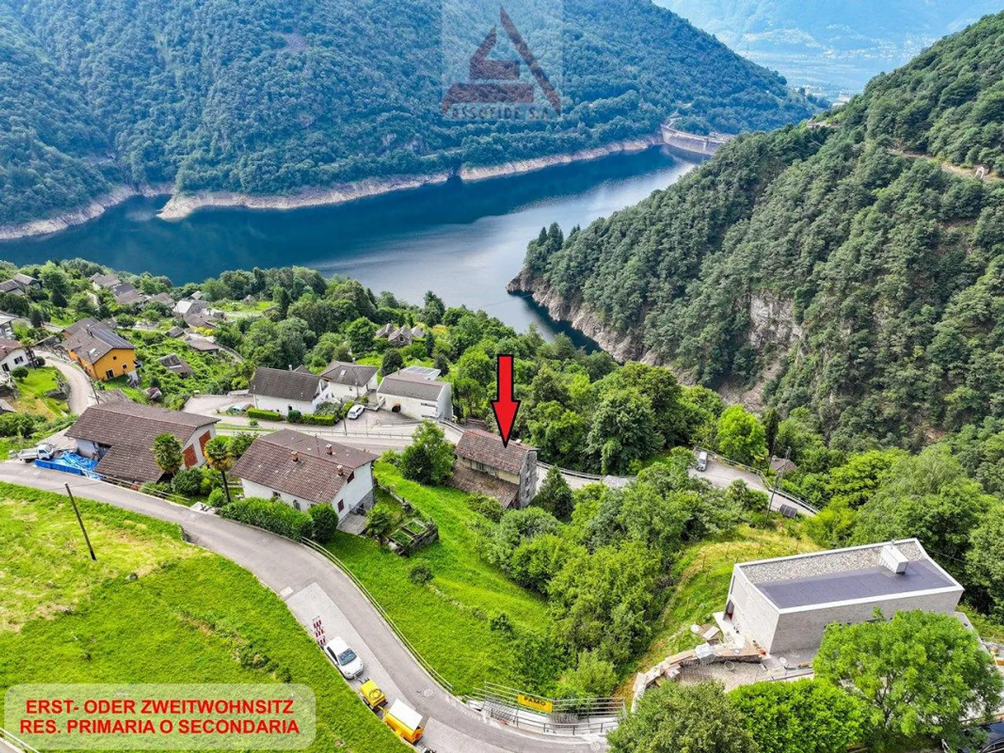 Maison tessinoise à rénover - Photo 1 sur 2