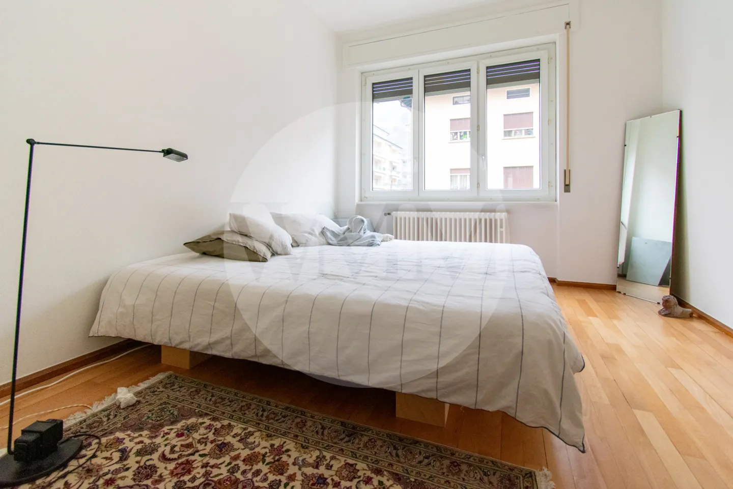 BRIGHT 4-ROOM APARTMENT TWO STEPS FROM THE LAKE - Photo 8 of 12