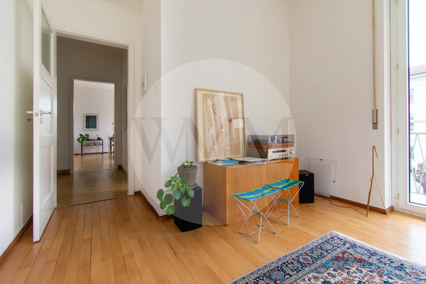 BRIGHT 4-ROOM APARTMENT TWO STEPS FROM THE LAKE - Photo 5 of 12