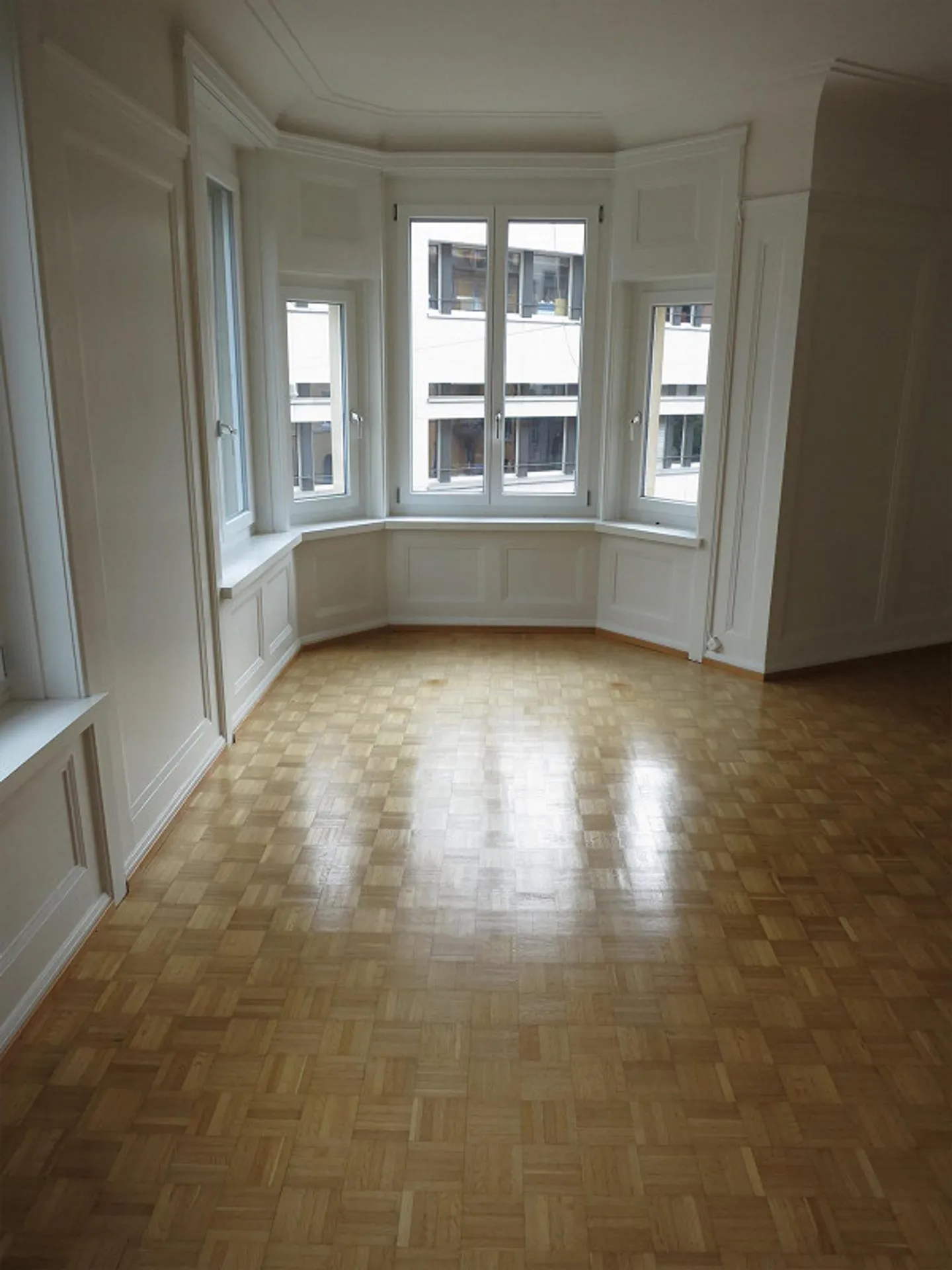 Appartamento Art Nouveau luminoso di 5 1/2 stanze in una posizione centrale - Foto 3 di 18