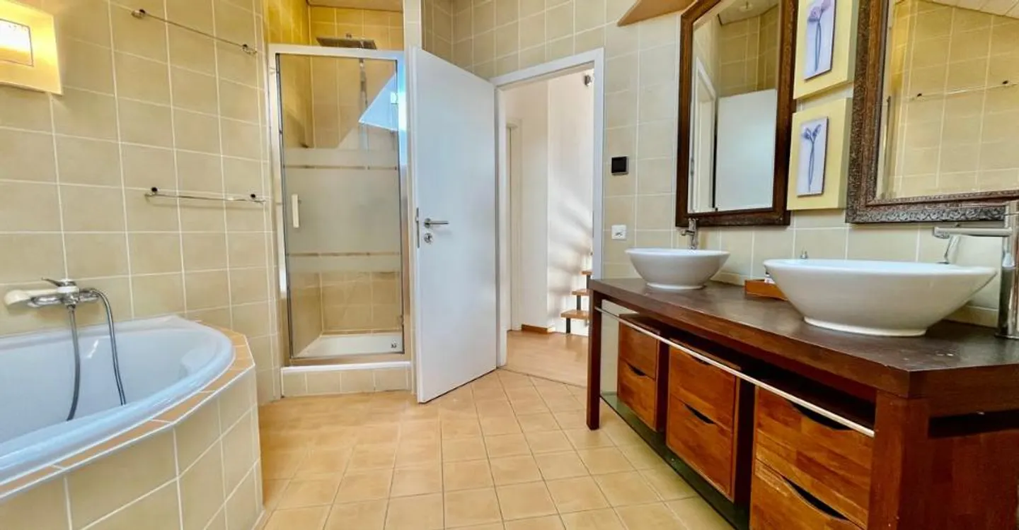 POMY - Villa individuale eccezionale con giardino paesaggistico - Foto 11 di 12