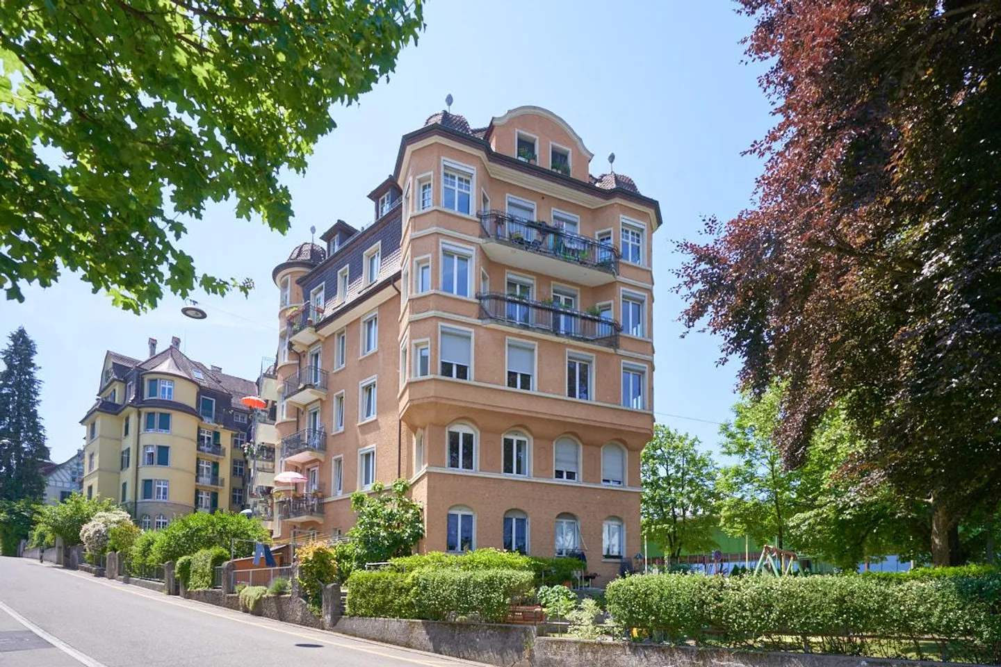 Appartamento Art Nouveau luminoso di 5 1/2 stanze in una posizione centrale - Foto 1 di 18