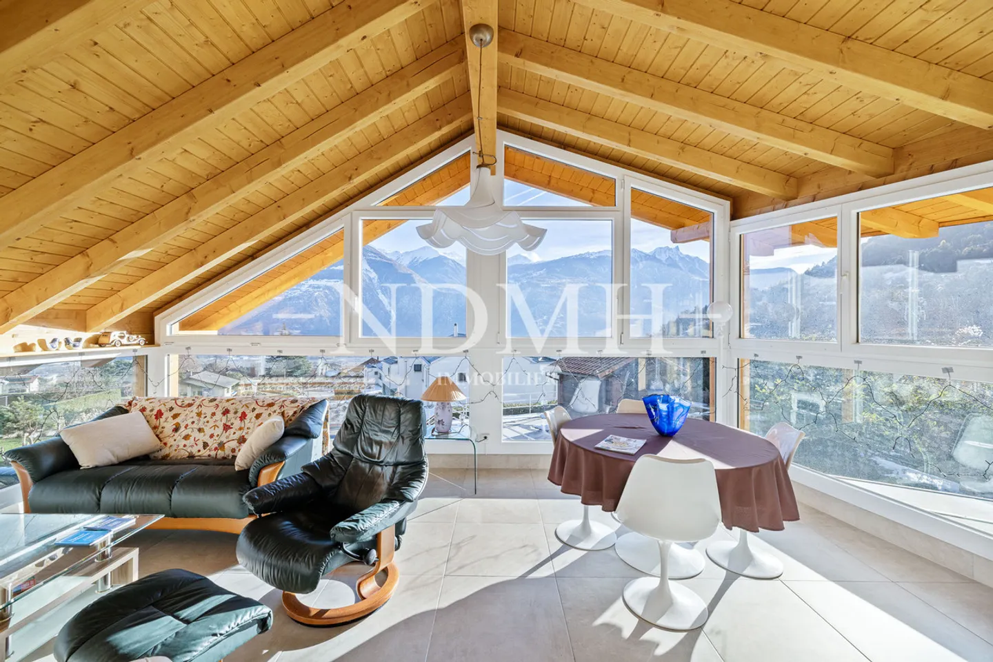 Large villa with two independent apartments - Photo 1 of 11