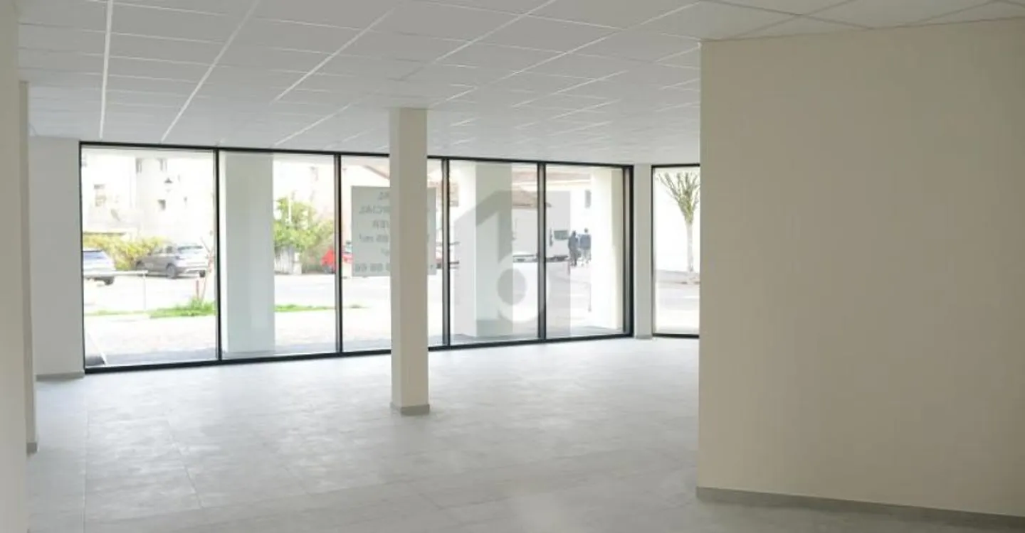 BRIGHT AND MODERN SURFACE - Photo 5 of 6
