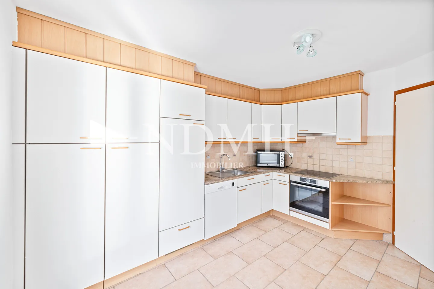 Large villa with two independent apartments - Photo 8 of 11