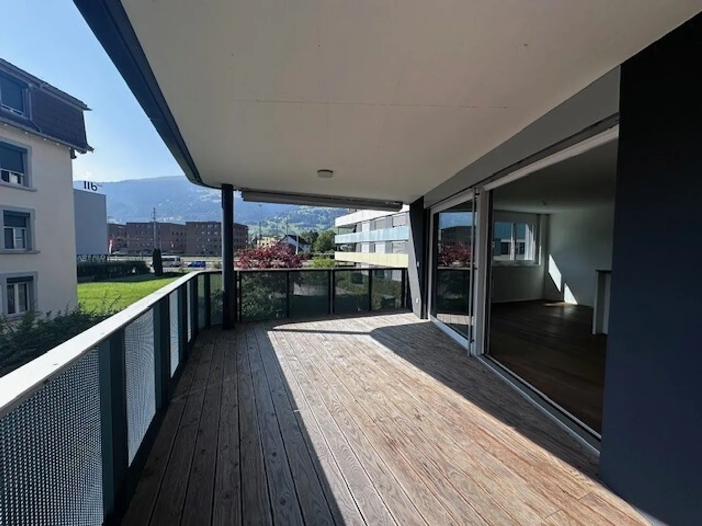 Stylish 4.5-room apartment with large terrace - Photo 2 of 11