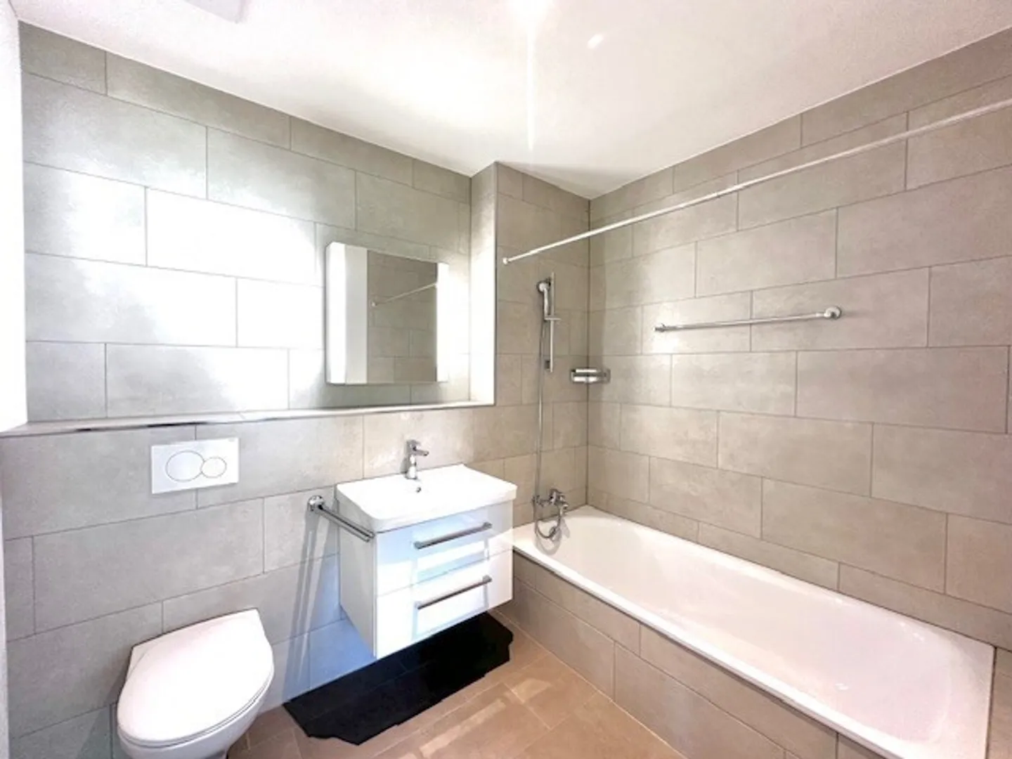 Stylish 4.5-room apartment with large terrace - Photo 6 of 11