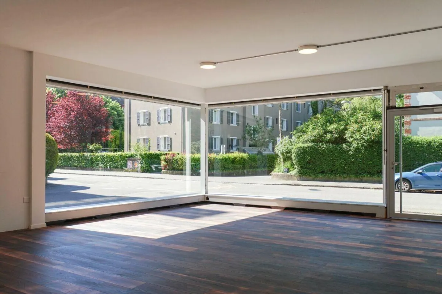 Espace de vente 92 m2 - Photo 1 sur 7