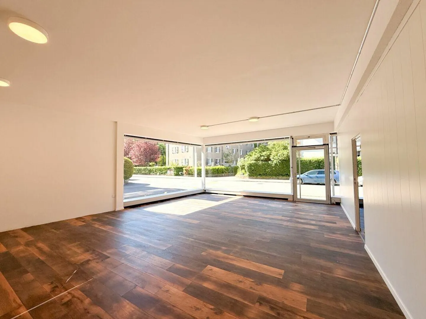 Espace de vente 92 m2 - Photo 4 sur 7