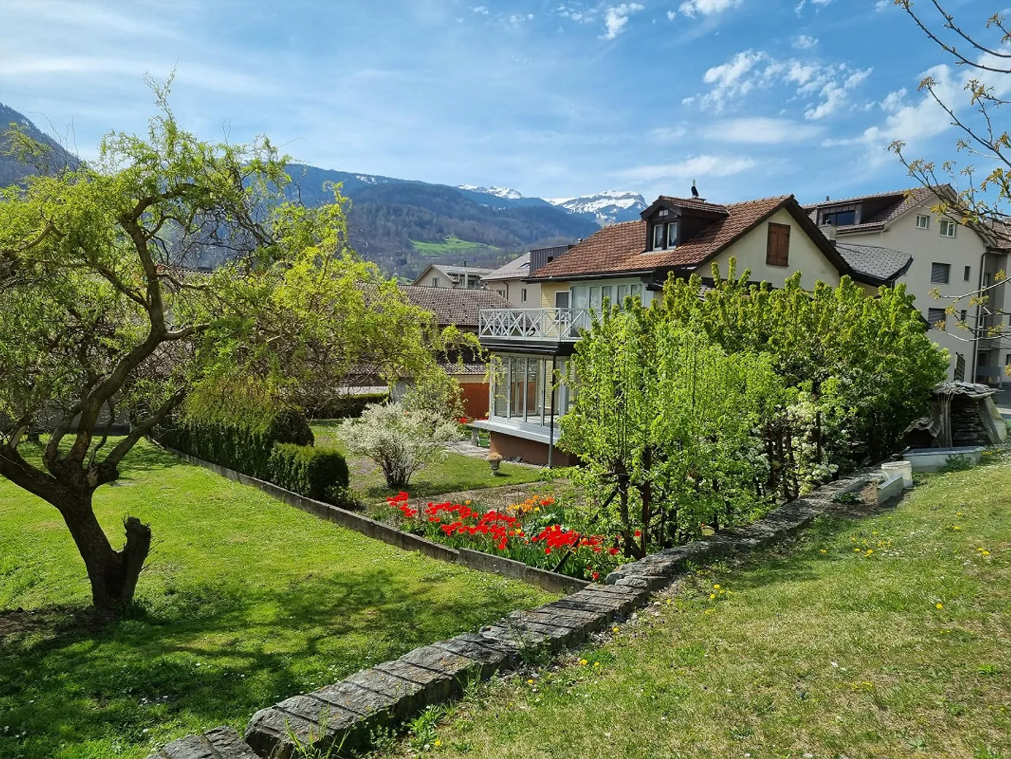 Maison familiale de 4,5 pièces dans un emplacement central calme - Photo 1 sur 1