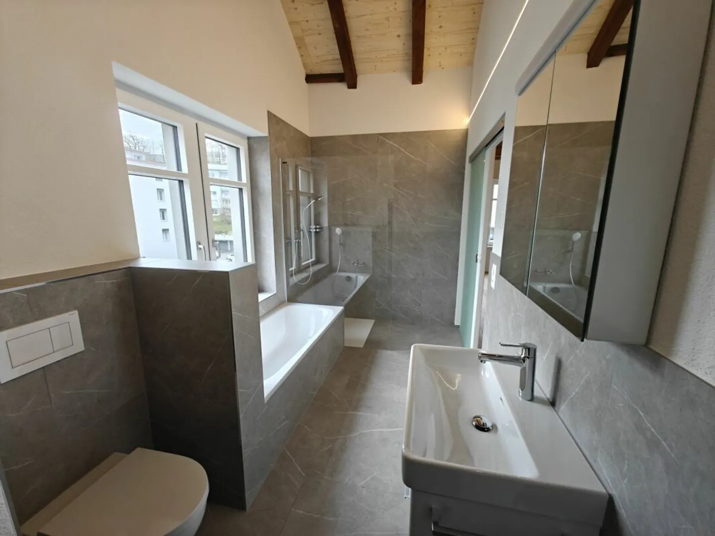 Appartement loft de haute qualité au cœur de Rüti - Photo 3 sur 11