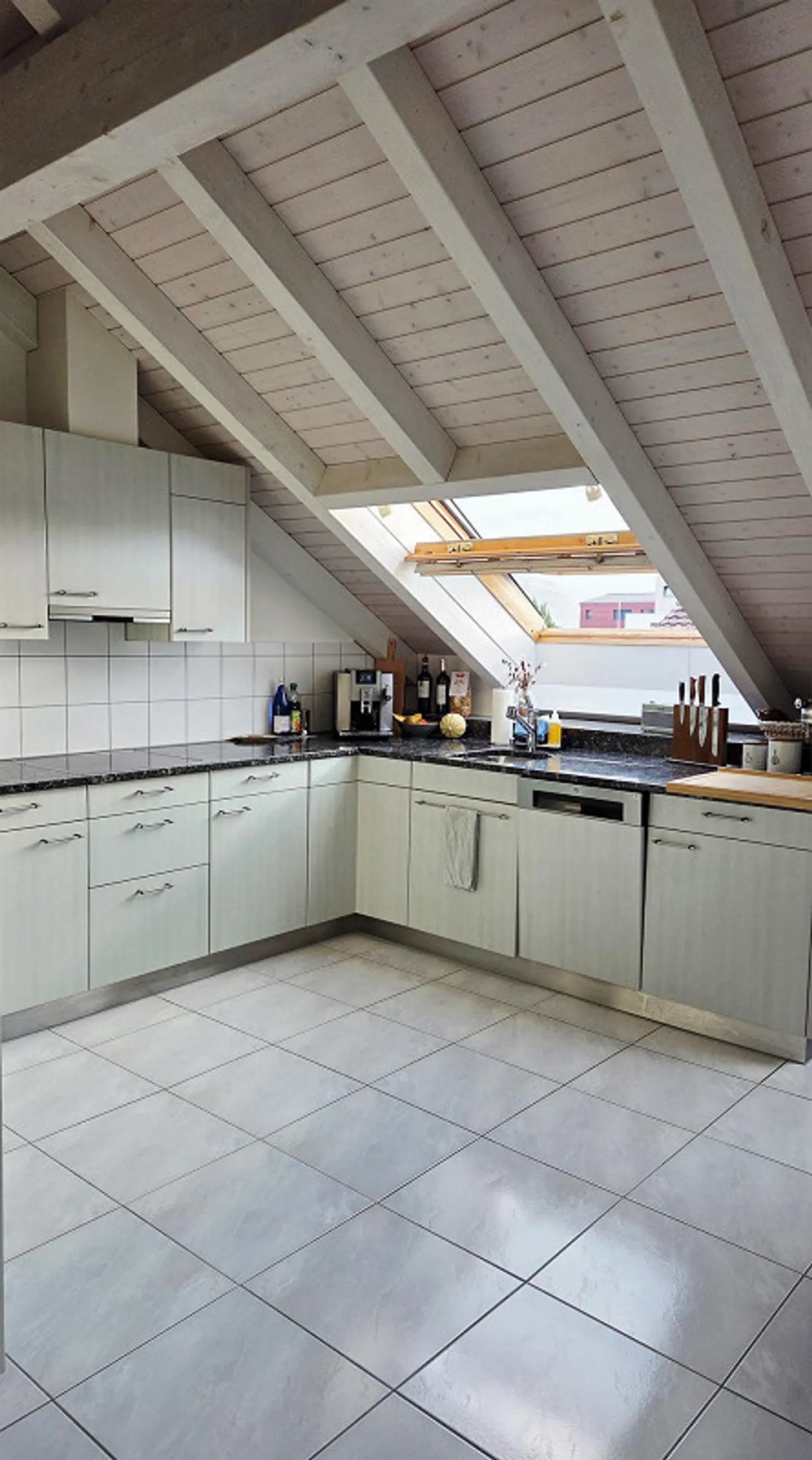 4.5-Room Penthouse Apartment with Spacious Terrace - Photo 2 of 24
