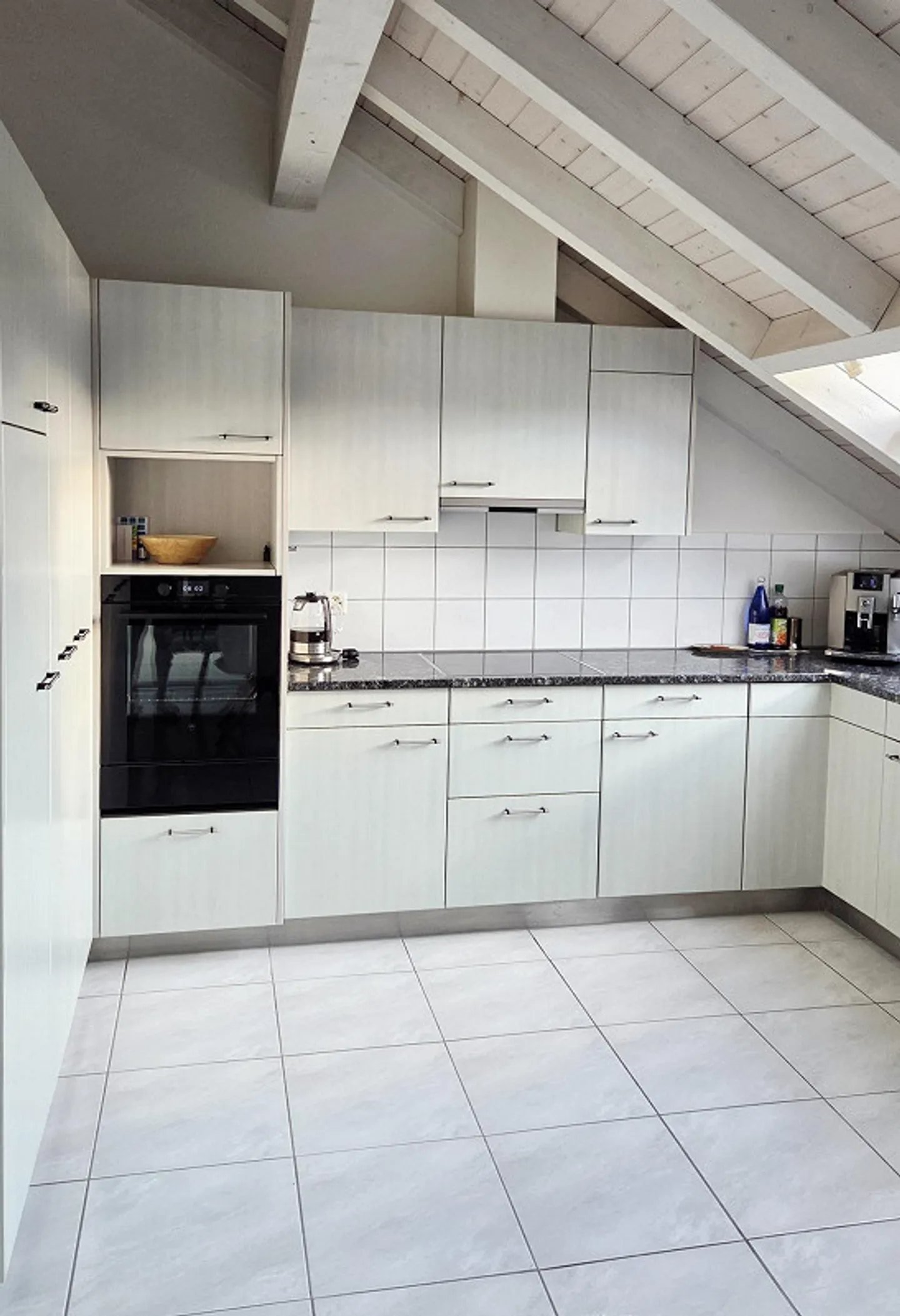 4.5-Room Penthouse Apartment with Spacious Terrace - Photo 3 of 24